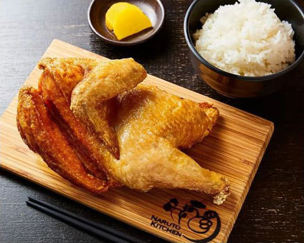 なるとキッチン 二宮店は「小樽名物 若鶏半身揚げ」と「ザンギ」のテイクアウト専門店です。