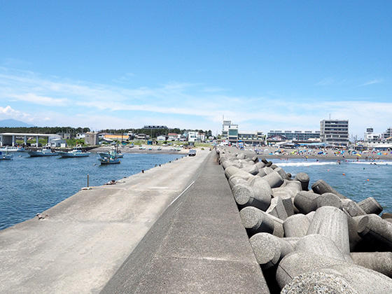 8月10日は帽子の日。えぼし岩周遊船に乗って茅ヶ崎の名所を巡